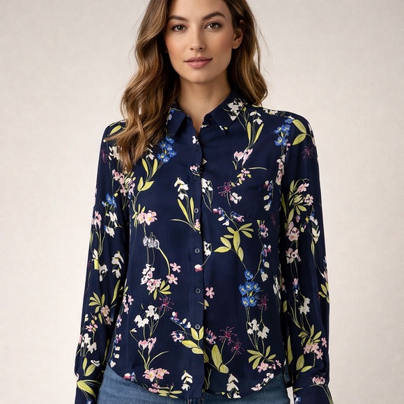 Philosophy Tops - Floral semi shear blouse 🌺🌸🌹🌻